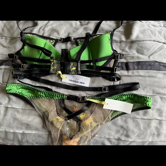 SOLD! Edge Oβ Beyond Sally set - Picture 5 of 5